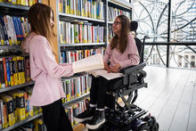 Заредете изображение в инструмента за преглед на галерията, QUICKIE Q300 M Мини Тийнейджъри