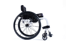 Заредете изображение в инструмента за преглед на галерията, Quickie Xenon² FF Лека сгъваема инвалидна количка Sunrise
